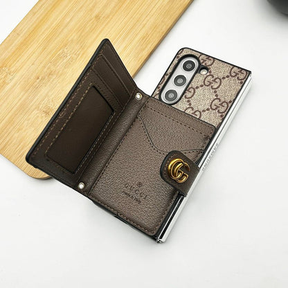 Elegant Design with Shoulder Strap