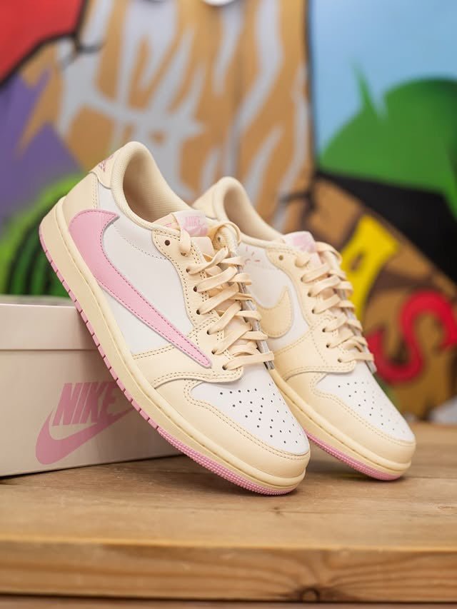Jordan 1 Retro Low OG SP Travis Scott Shy Pink
