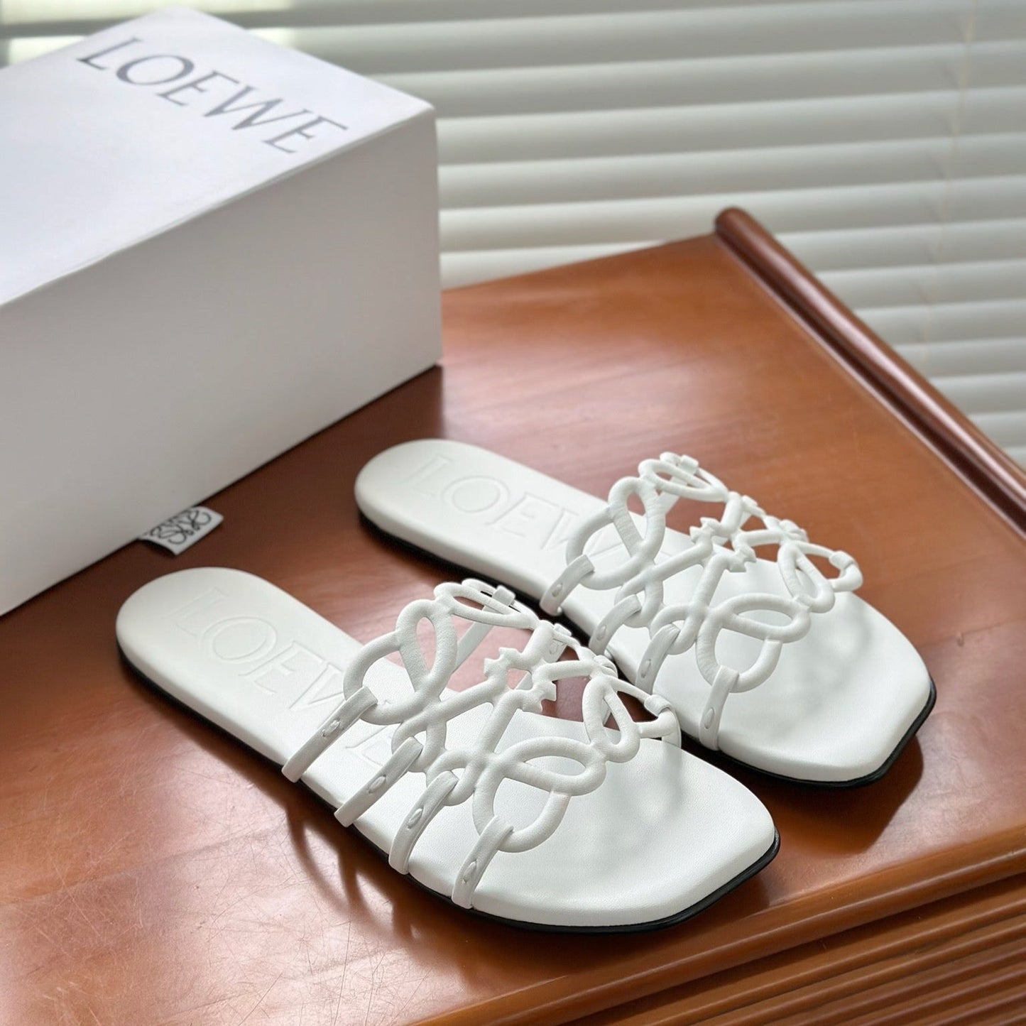 LOEWE - Petal Anagram slide in soft calfskin Blanc