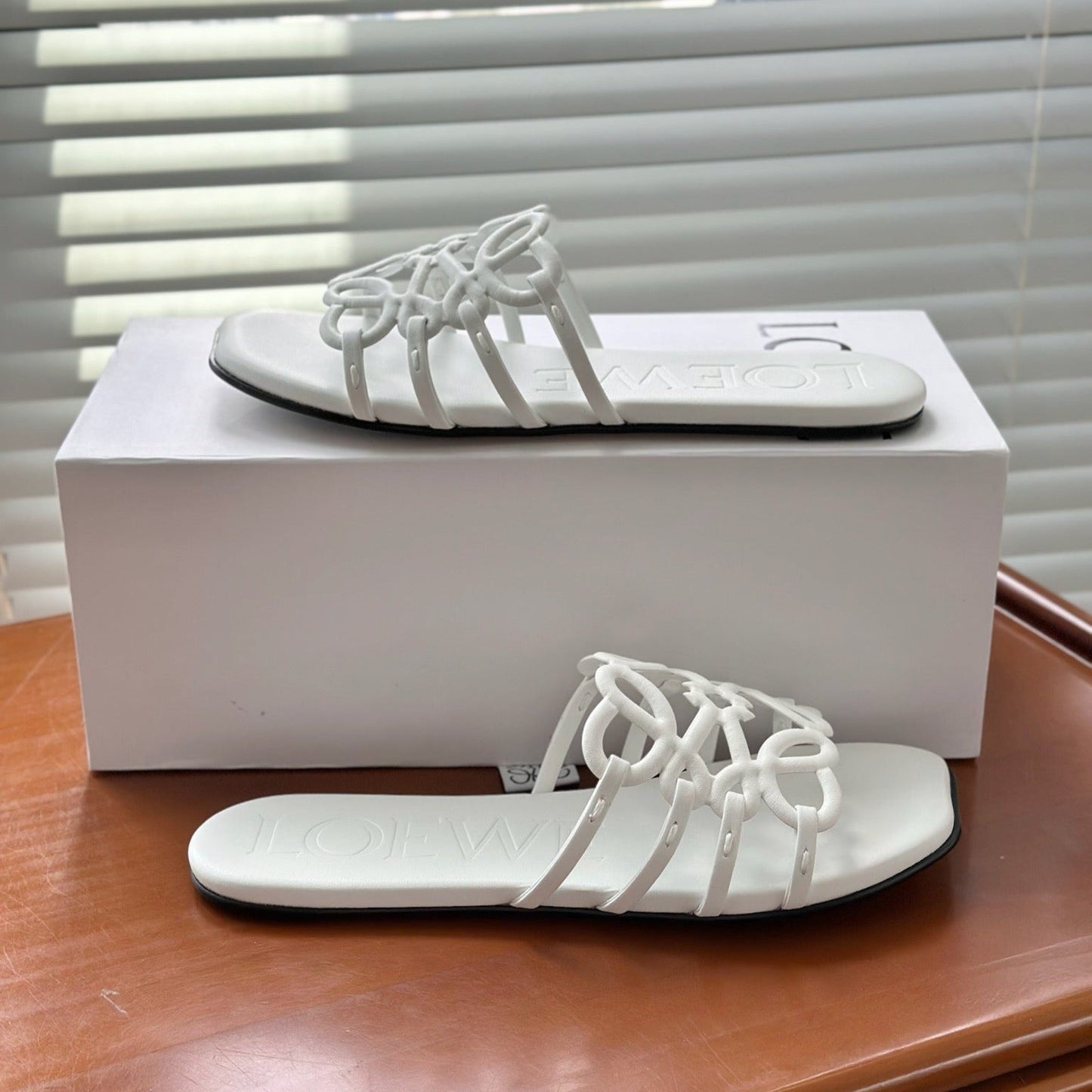 LOEWE - Petal Anagram slide in soft calfskin Blanc