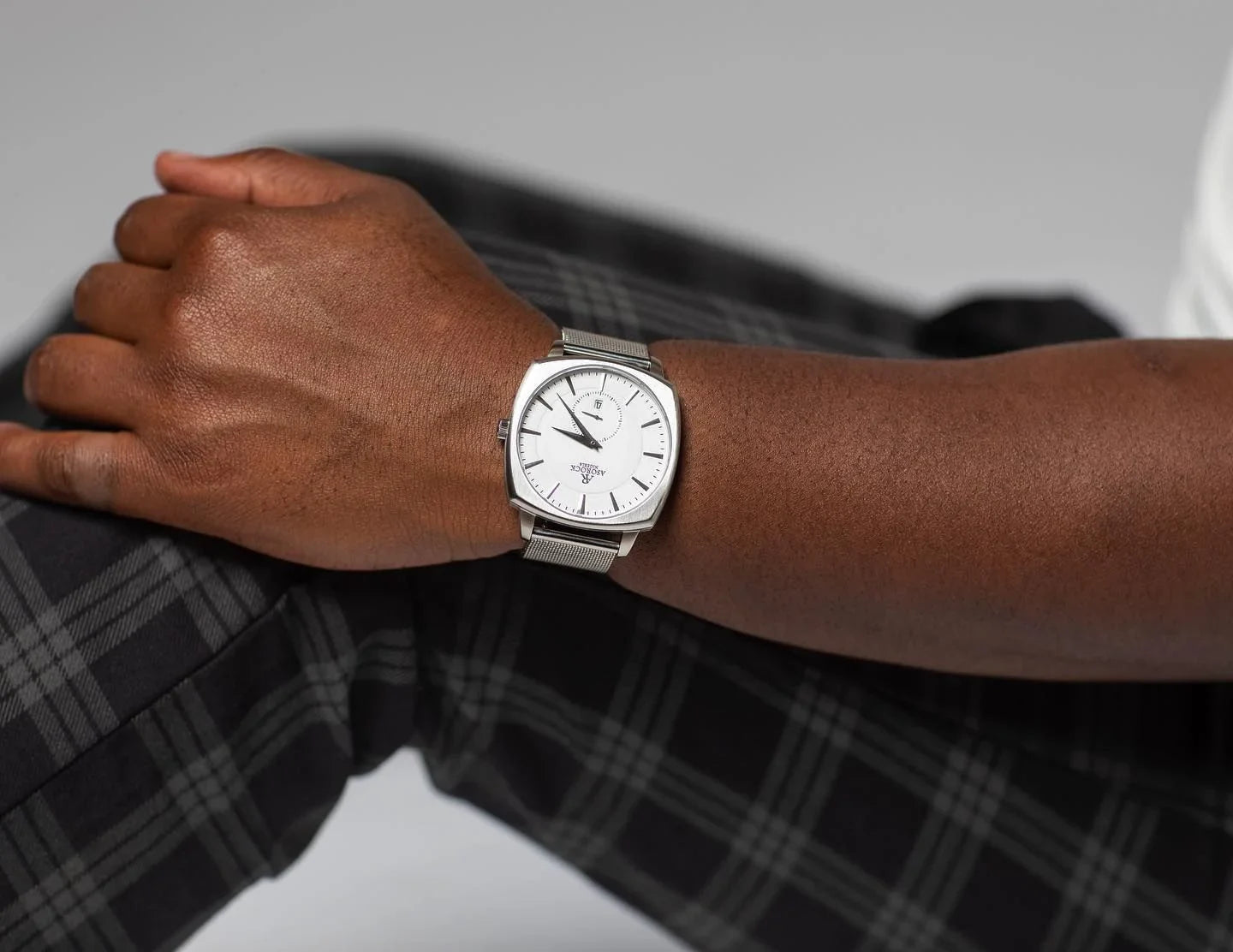Silver/White Monolith (silver mesh strap)