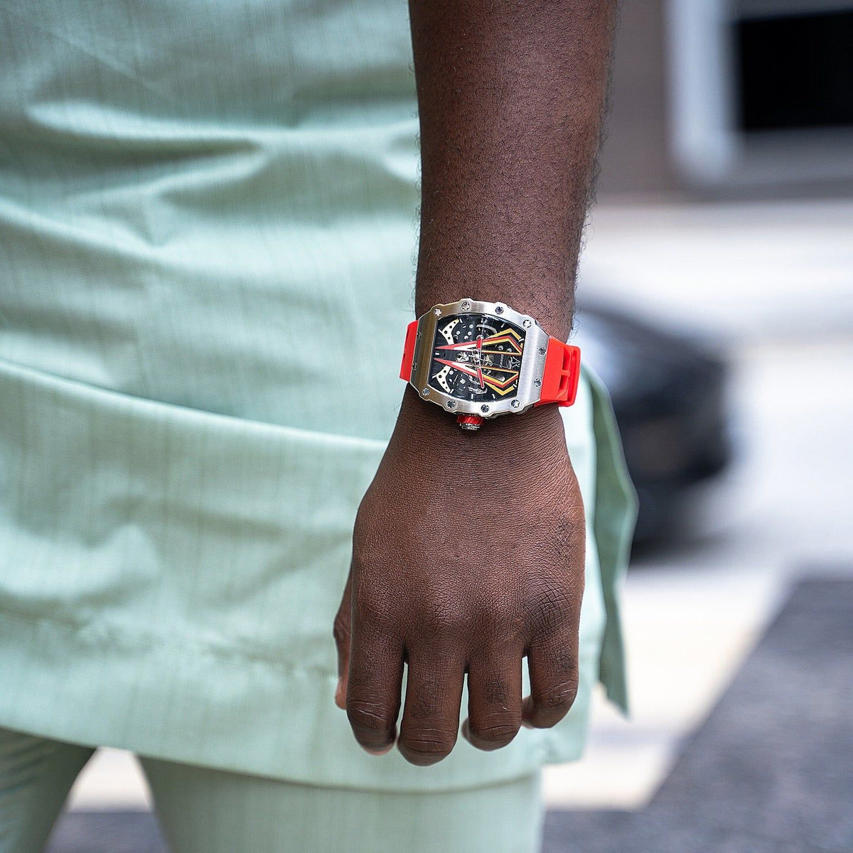 Silver/red Motorsport V2 automatic